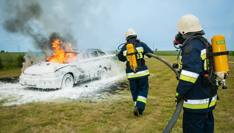 Du betrachtest gerade Sicherheitsrisiken von Batterie-Elektroautos